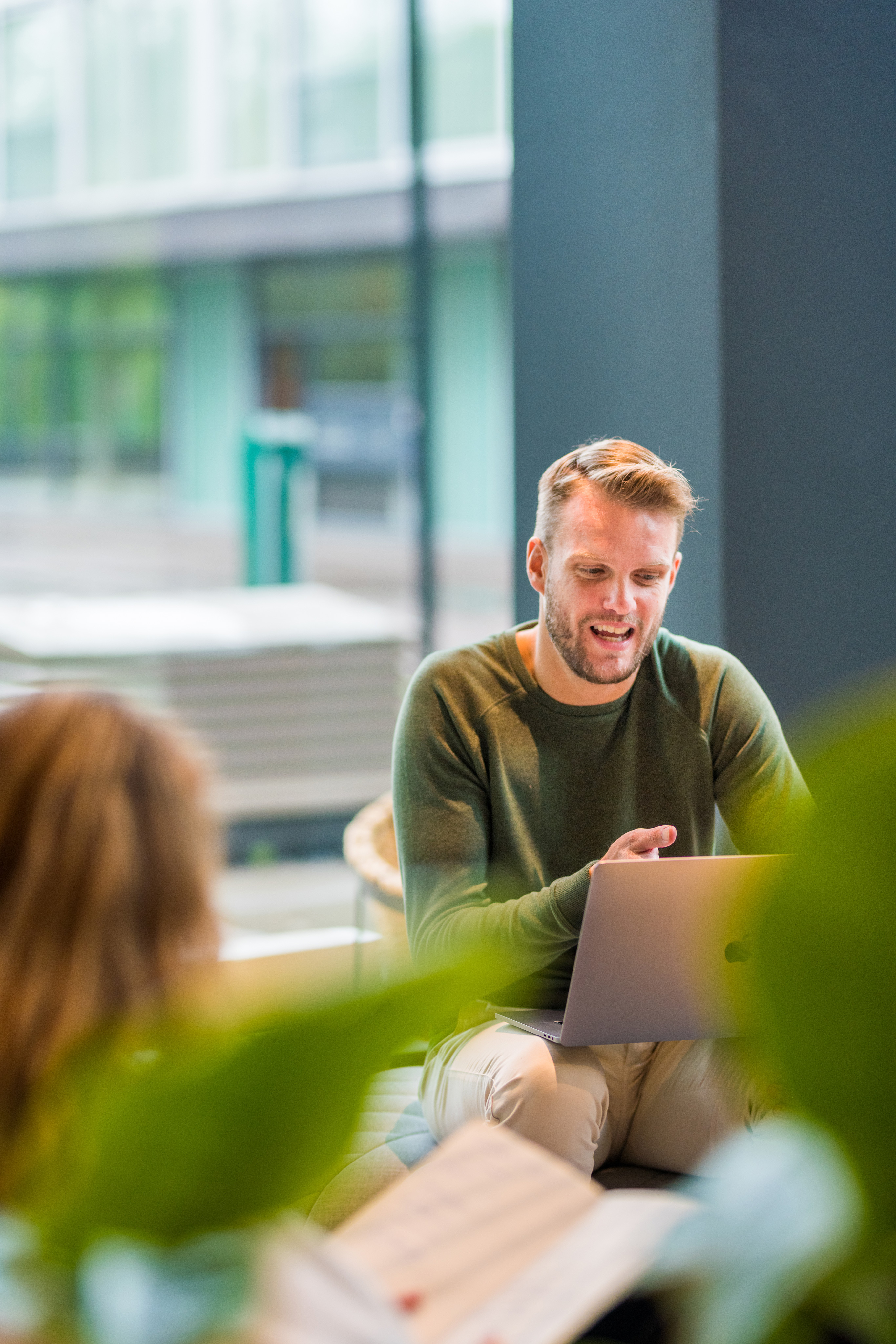 A growth hacker in a meeting with a client discussing the B2B marketing strategy