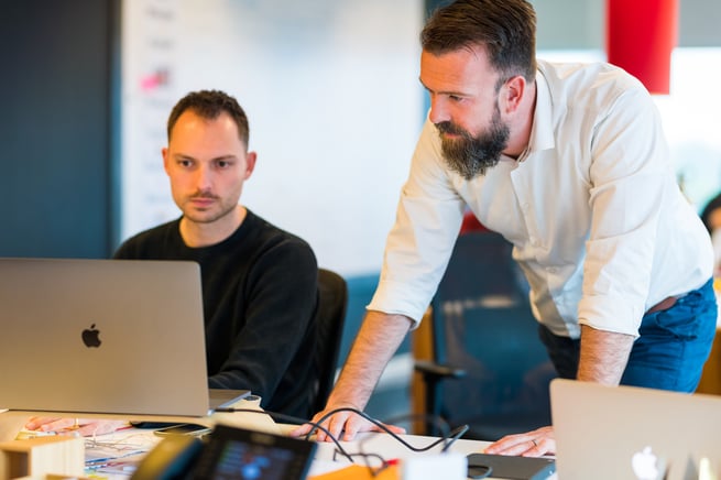 https://www.webs.nl/hubfs/media/images/office/webs-computer-explaining4.jpg