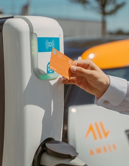 A man paying contactless for powering his electric car
