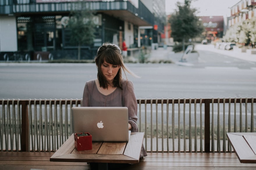 remotely-working-coffeeshop-outside